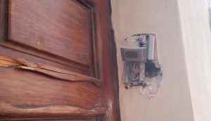 Vandalismi in chiesa a Santa Teresa, don Fenu lancia l'allarme