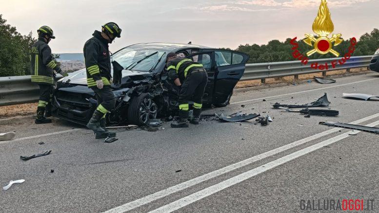 Violento incidente frontale sulla strada per Olbia, 4 feriti