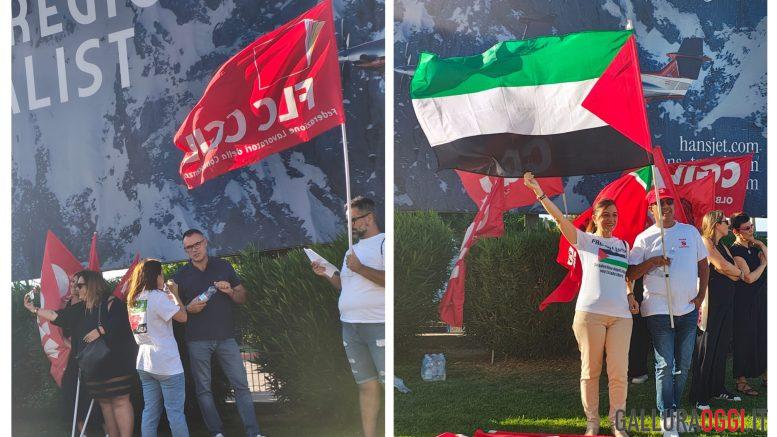 Bandiere palestinesi all’aeroporto Costa Smeralda per la pace