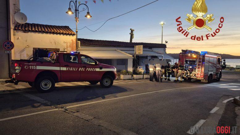 Bar di Palau distrutto da un incendio, i danni sono ingenti