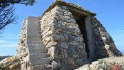 Storia e coraggio sull’isola di Spargi, tra roccia e memoria militare