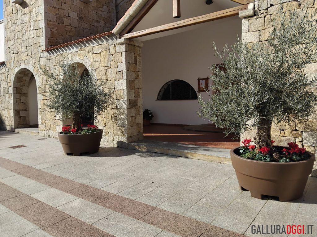 Arzachena celebra Ognissanti e i defunti con nuovi fiori in città