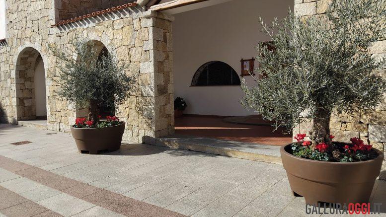 Arzachena celebra Ognissanti e i defunti con nuovi fiori in città