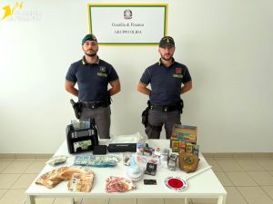 Nascondeva hashish e cocaina, arrestato ventunenne di Olbia