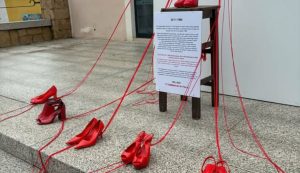 Arzachena contro la violenza sulle donne, l'installazione in piazza