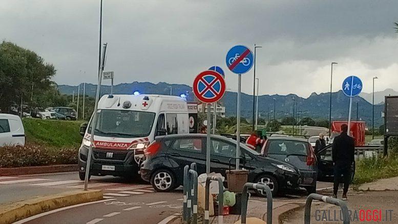 Incidente a Olbia, ha un malore e urta altre auto