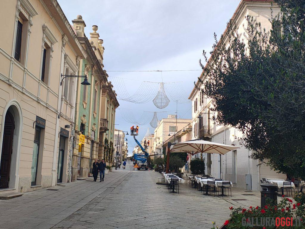 Olbia si prepara al Natale 2025 con l’allestimento delle luminarie