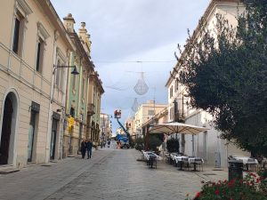 Olbia si prepara al Natale 2025 con l’allestimento delle luminarie