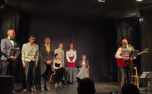 Benjamin Button sul palco a Olbia, serata tra emozione e creatività