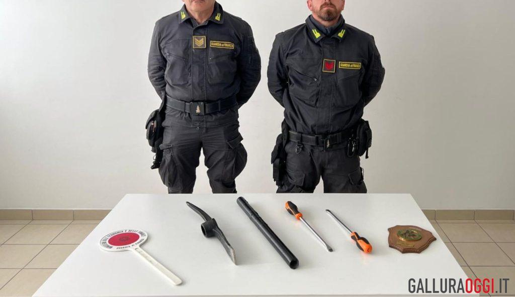 Attrezzi da scasso nascosti in auto, denunciato un 26enne a Olbia