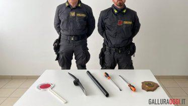Attrezzi da scasso nascosti in auto, denunciato un 26enne a Olbia