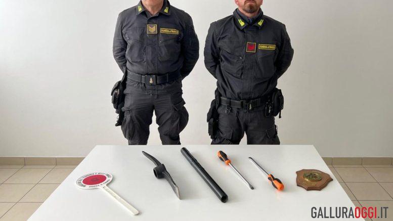 Attrezzi da scasso nascosti in auto, denunciato un 26enne a Olbia