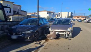 Auto fuori controllo a Olbia, attimi di paura in via Petta