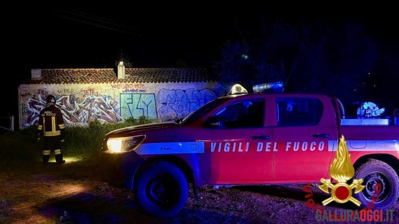 Incendio vicino la stazione di Olbia, salvati due clochard