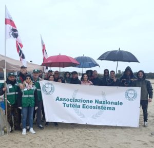 Pulizia ambientale a Bados, volontari in campo nonostante la pioggia