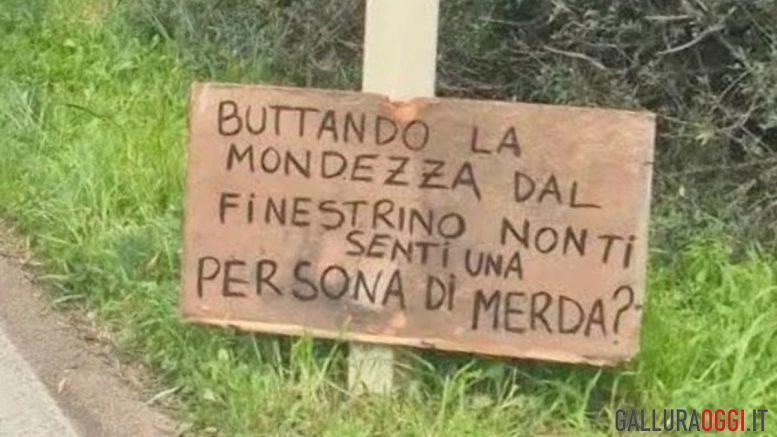 In Gallura un cartello trasforma l’inciviltà in riflessione personale