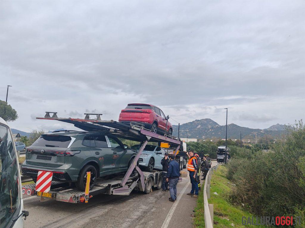 Auto scivola da bisarca a Olbia, sanzionato il conducente