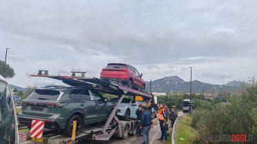 Auto scivola da bisarca a Olbia, sanzionato il conducente