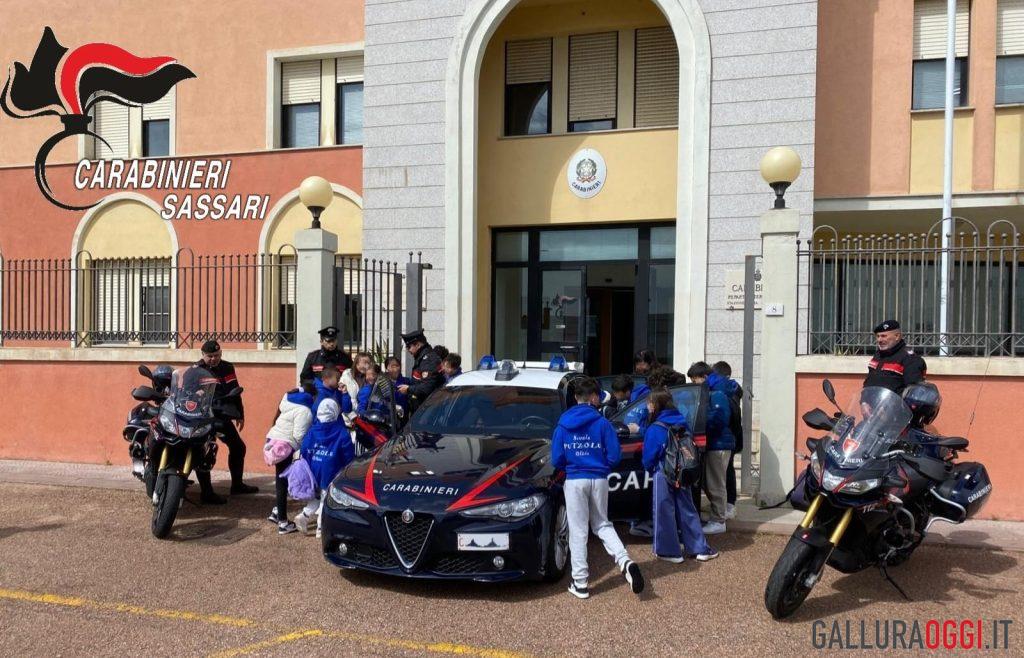 Gli studenti di Olbia in visita alla caserma dei carabinieri