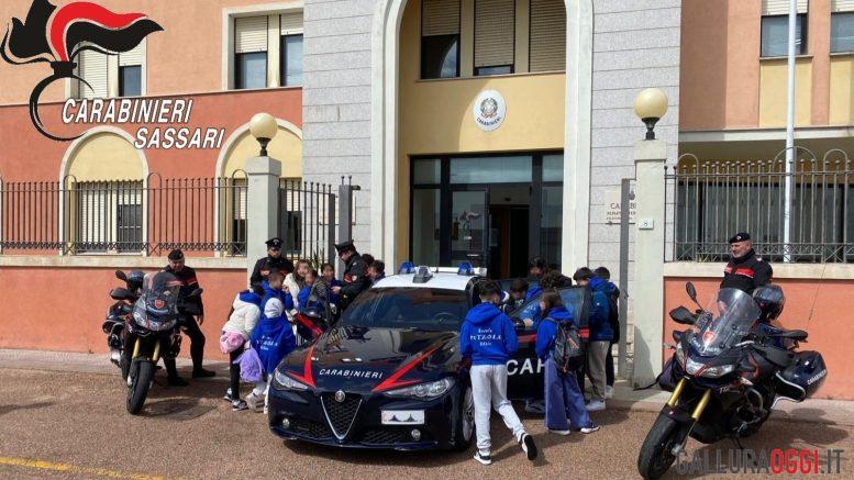 Gli studenti di Olbia in visita alla caserma dei carabinieri