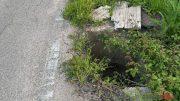 Grossa buca non segnalata sulla strada per Arzachena, rischio incidenti