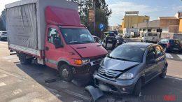 Incidente a Olbia, scontro tra un'auto e un furgone