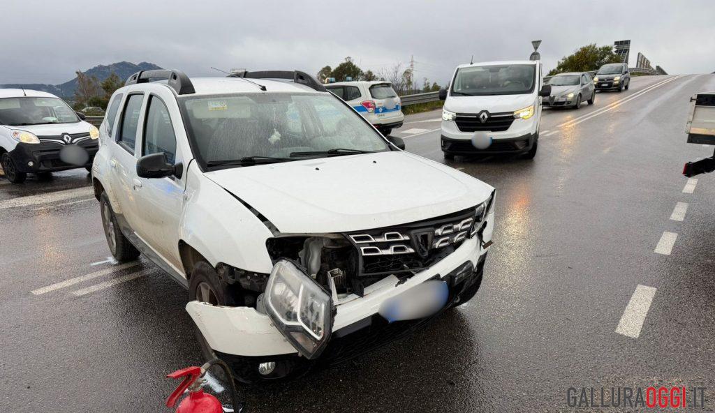 Incidente all'incrocio di Olbia, diversi feriti