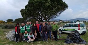 Spiaggia e pineta liberate dai rifiuti al Lido del Sole di Olbia