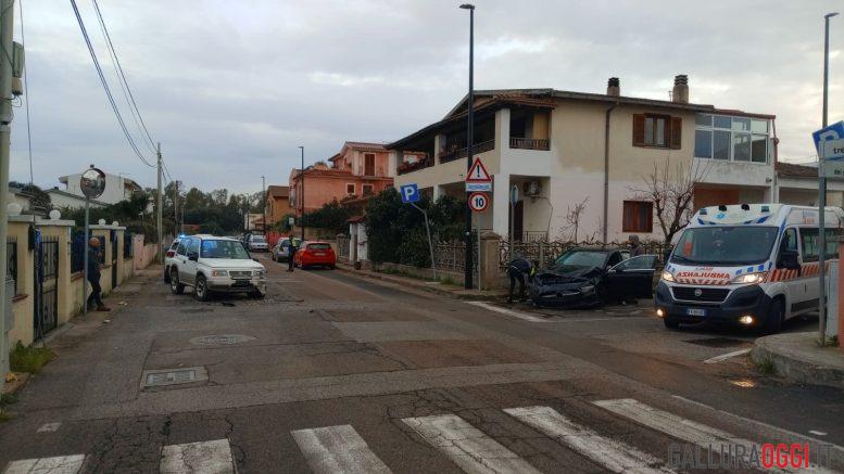Violento incidente all'incrocio di Olbia, ci sono due feriti