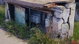 Cavi esposti e contatori in strada, allarme a Bados