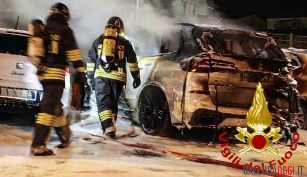 Incendio nel parcheggio di un hotel a Olbia, distrutte tre auto