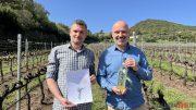 Luca Vitaletti, agronomo di Siddùra e Dino Dini, enologo di Siddùra