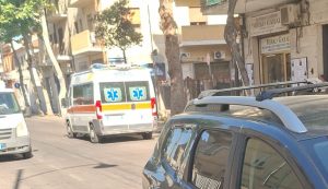 Attraversa la strada e viene investito nel centro di Olbia