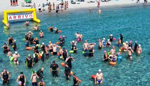 Gara di nuoto a Pittulongu, circuito da 3 chilometri e mezzo in mare aperto