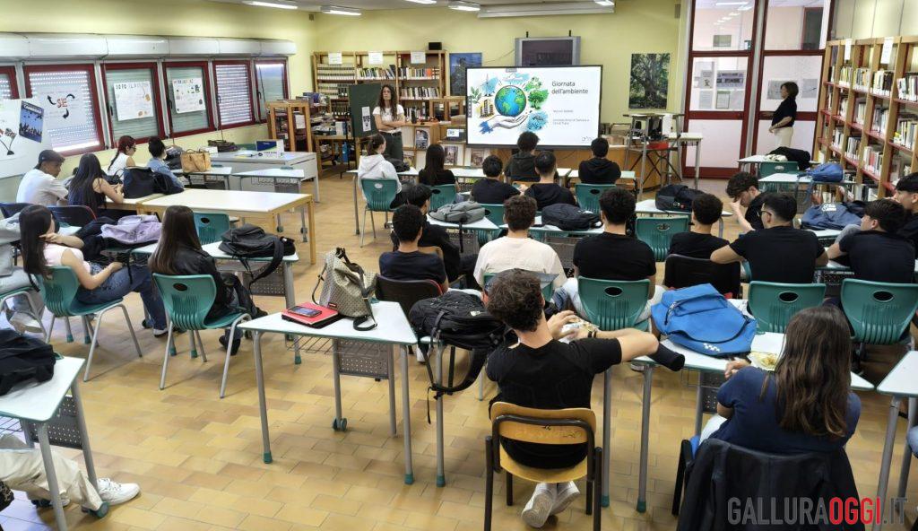 Giornata di educazione ambientale nella scuola di Palau