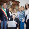 Il sindaco di Olbia Settimo Nizzi fa visita alla centenaria Cora Casula