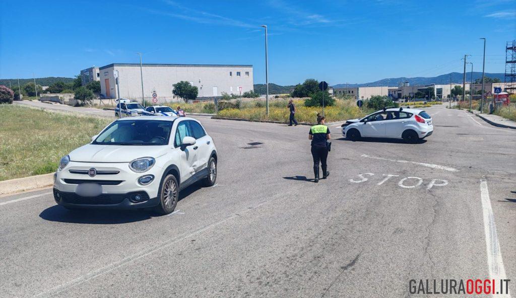 Incidente a Olbia, scontro fra due auto