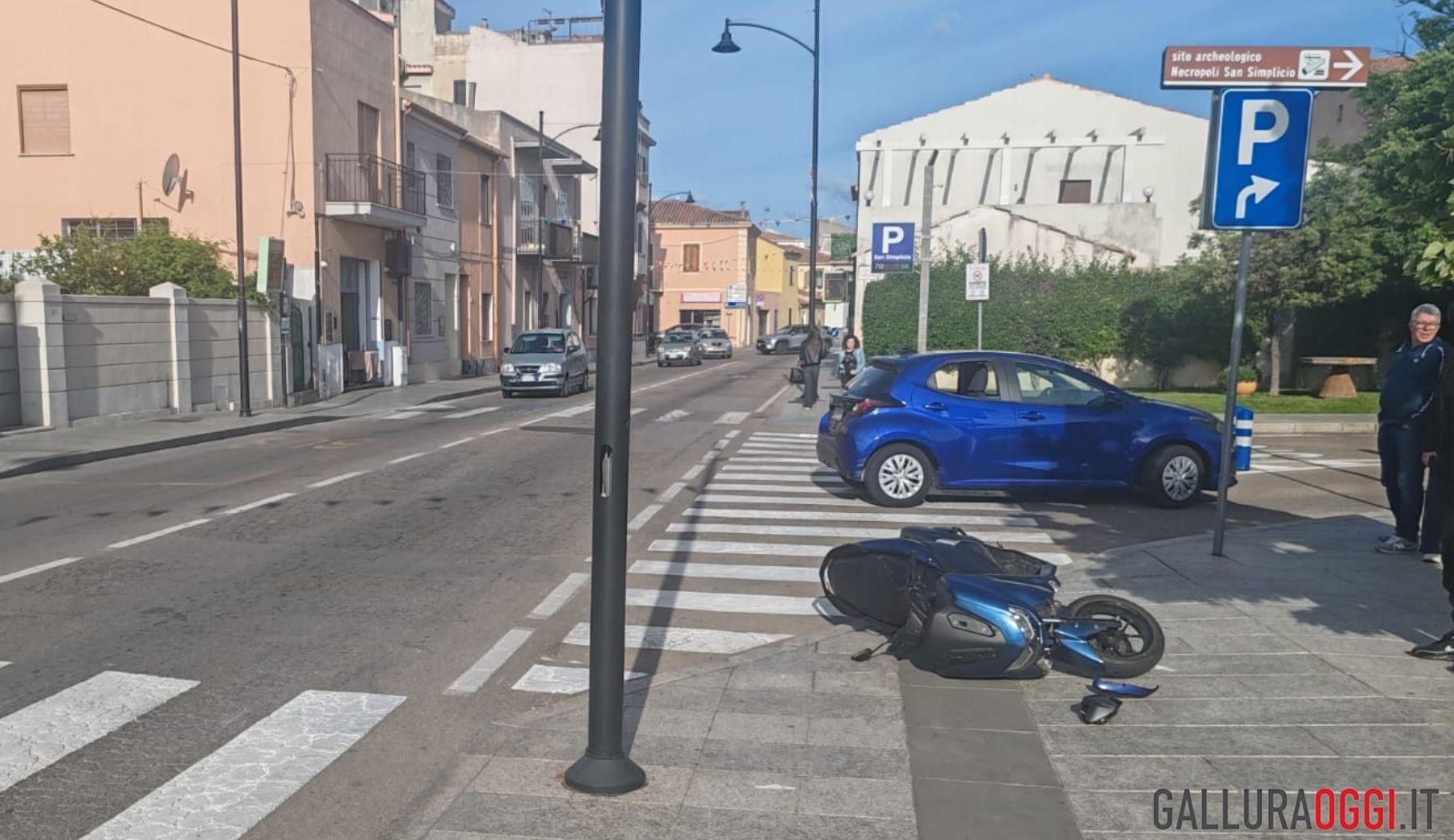 Scontro tra auto e moto, l'incidente nel centro di Olbia