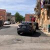 Auto finisce contro ostacolo dentro una buca a Olbia