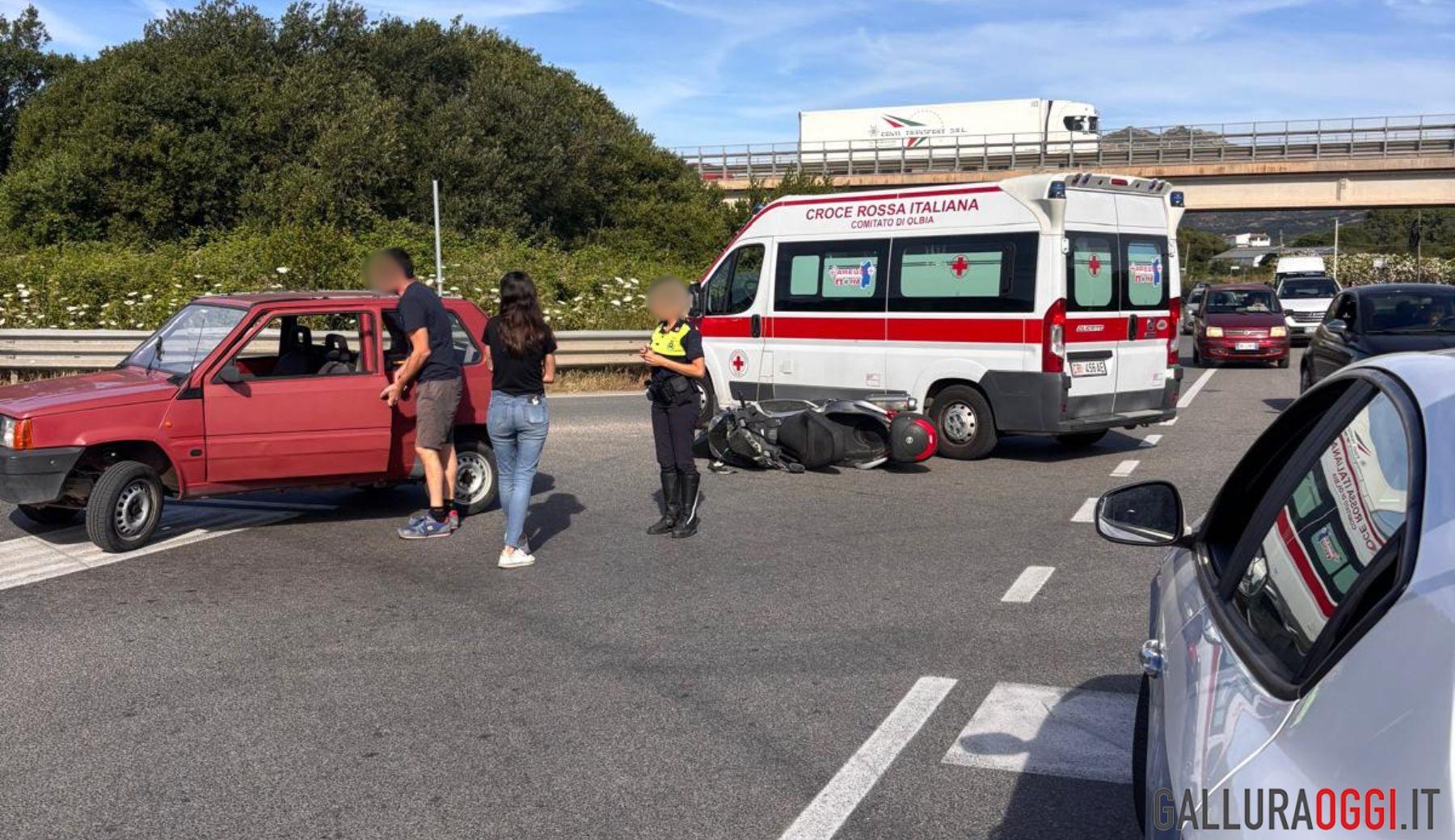 Incidente a Olbia, scontro tra auto e moto: ferito un motociclista