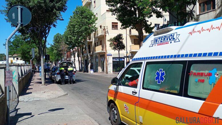 Incidente tra auto e moto nel corso di Olbia, un ferito