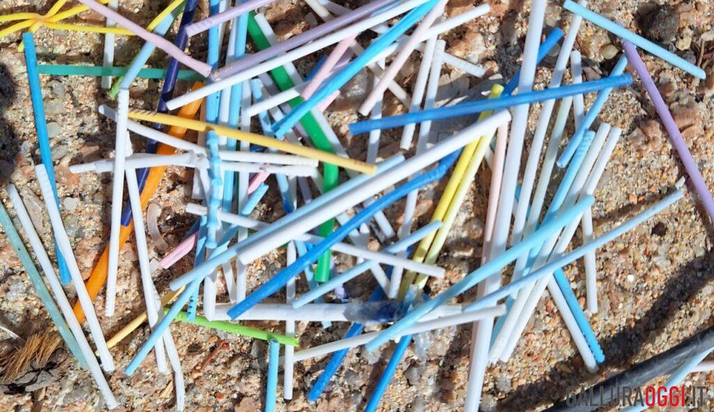 Plastica spiaggia Gallura