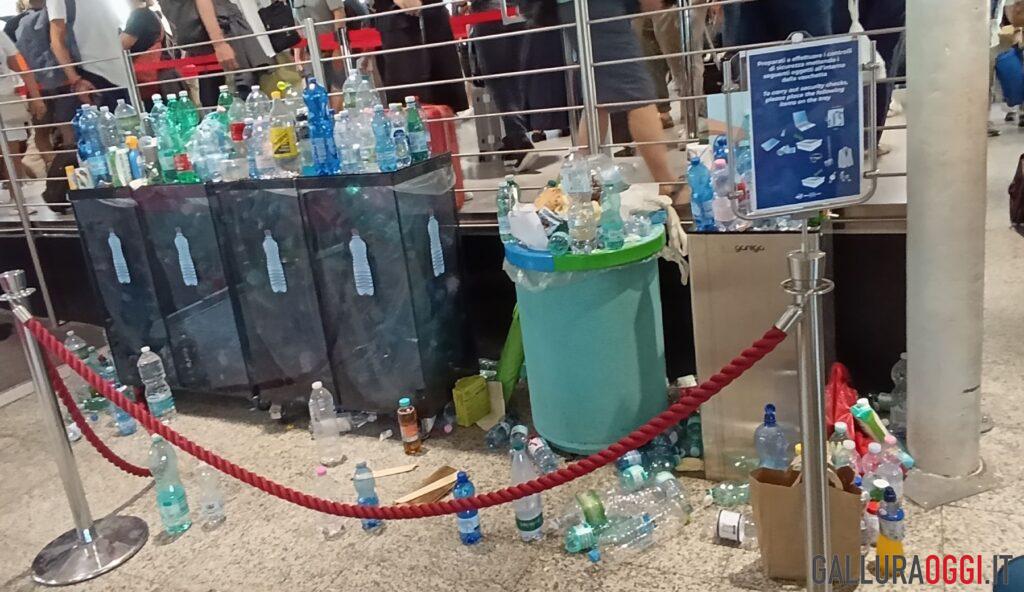 Troppa plastica all'aeroporto di Olbia, cestini saturi per il caldo