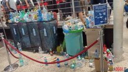 Troppa plastica all'aeroporto di Olbia, cestini saturi per il caldo