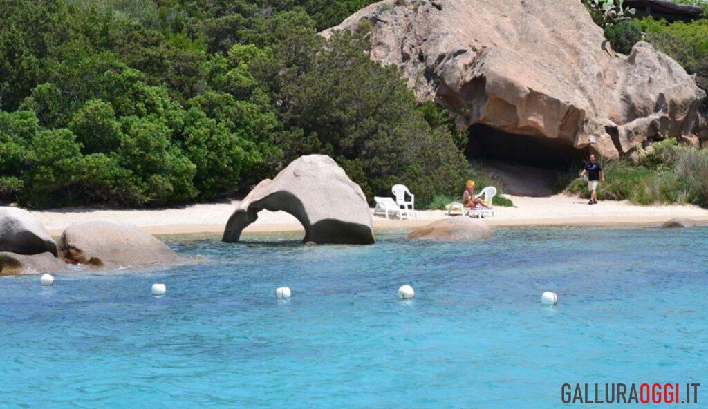 Arzachena, litorale Capriccioli - La Celvia e roccia dell'Elefante