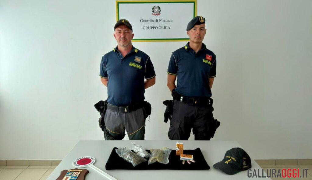 Beccato con mezzo chilo di droga al porto di Olbia, arrestato