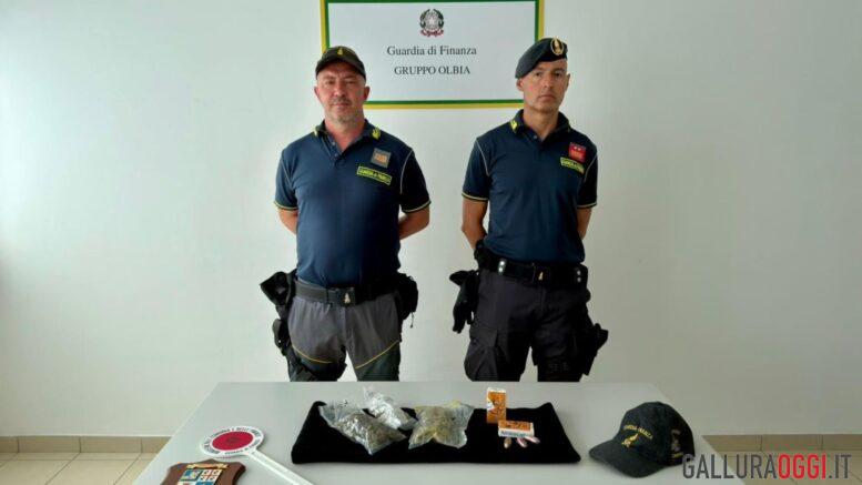 Beccato con mezzo chilo di droga al porto di Olbia, arrestato