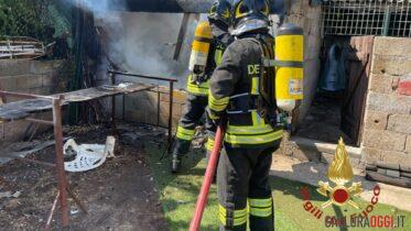 Incendio a Olbia, distrutto un deposito attrezzi