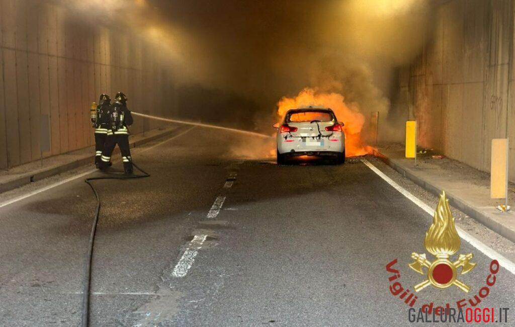 auto in fiamme tunnel di olbia