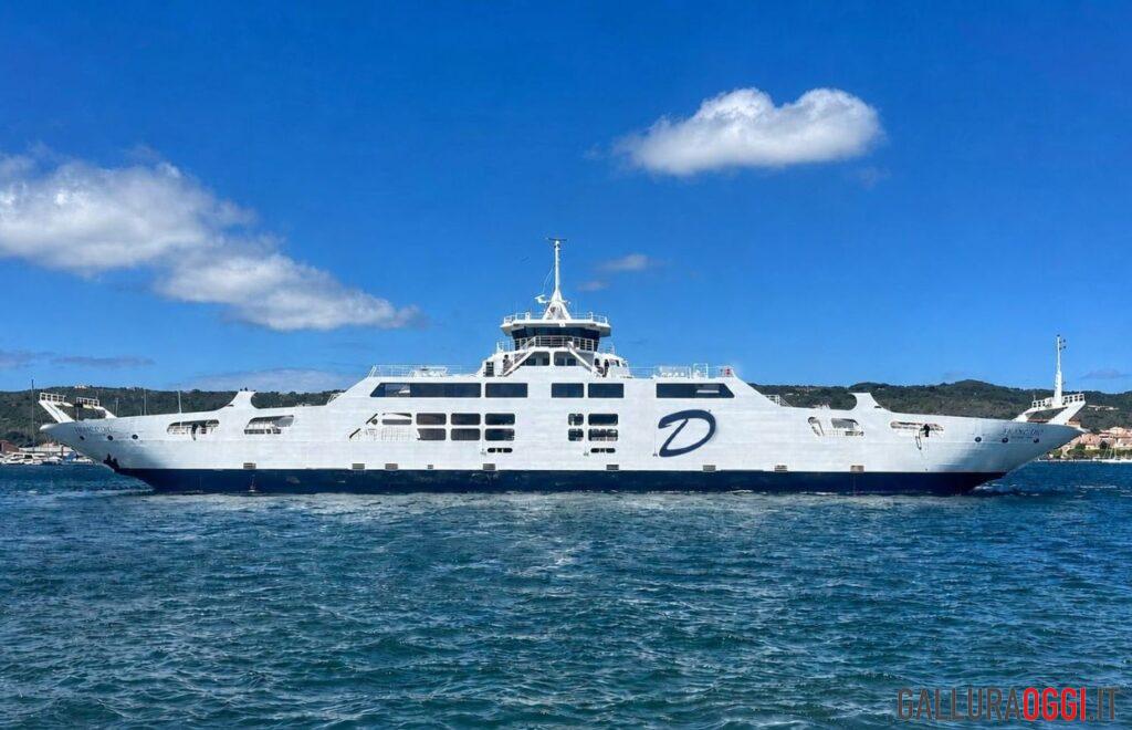 motonave delcomar traghetto la maddalena palau franco dg